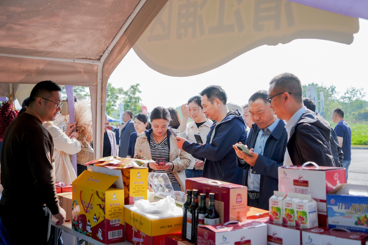 1714464879602305.jpg 助农图_副本.jpg